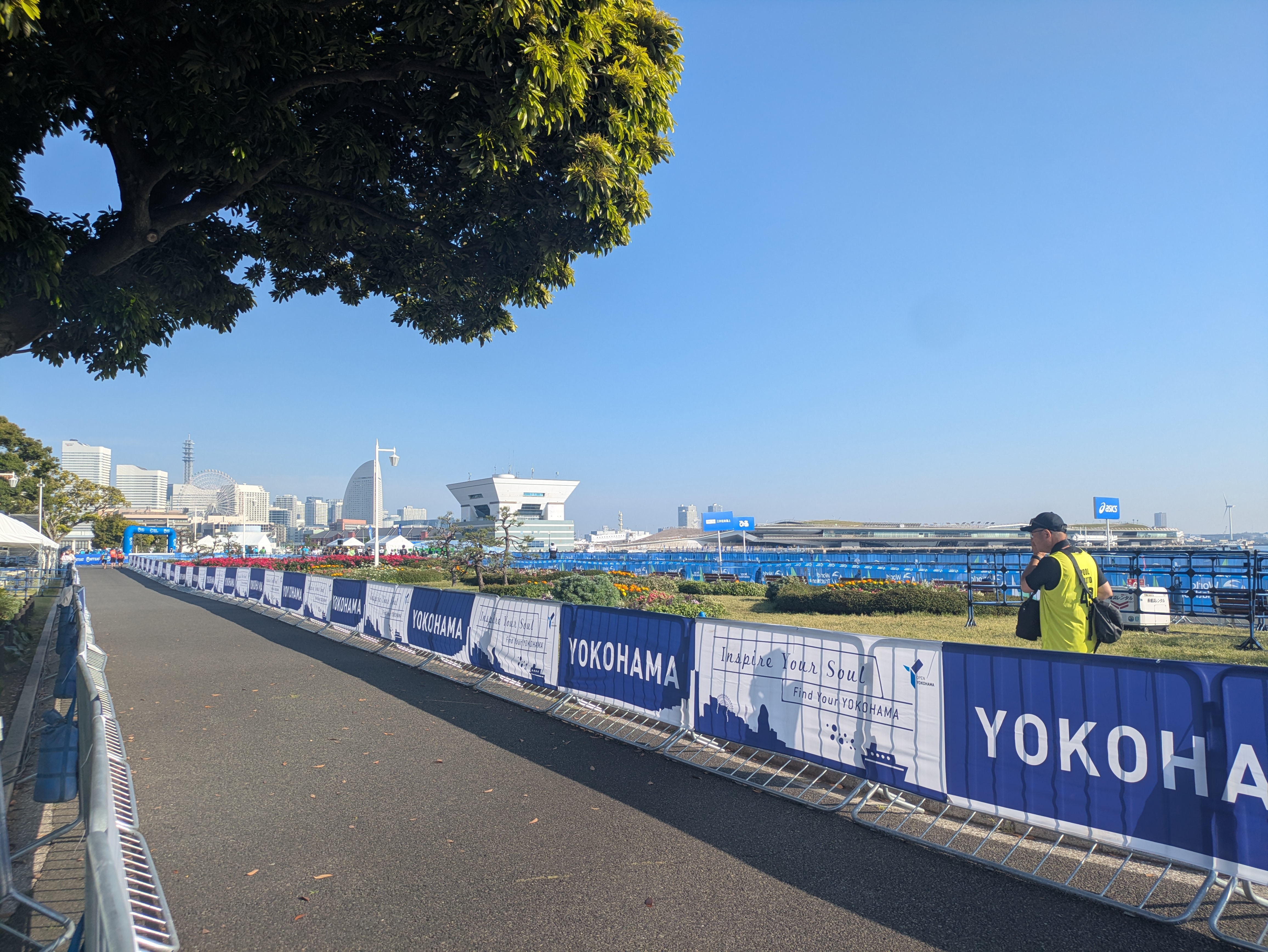 コース散策中、みなとみらいスカイラインが見える